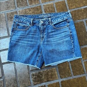 American Eagle Outfitters Midrise 6” Cut-Off Denim Shorts
